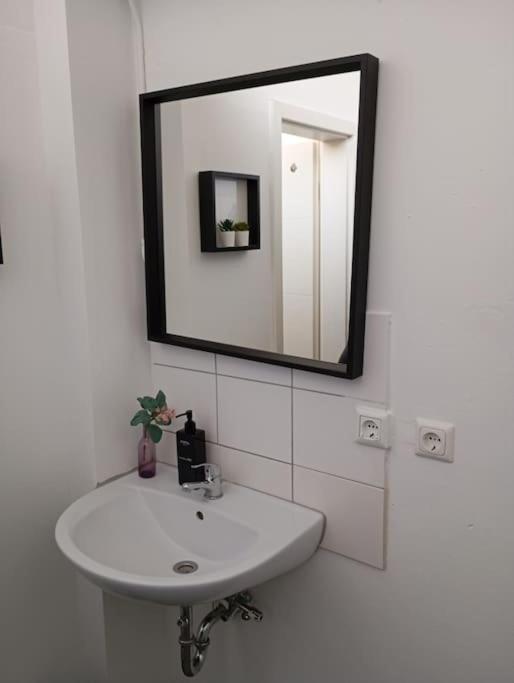 Apartment Koblenz Naehe Uni Und Bwzk Eksteriør billede